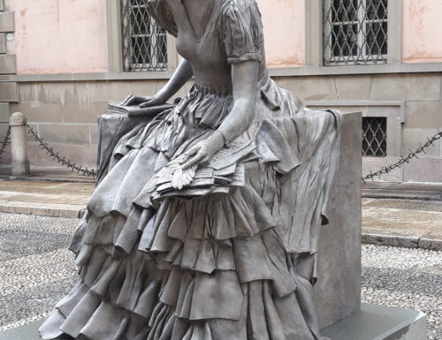 La prima statua di donna a Milano