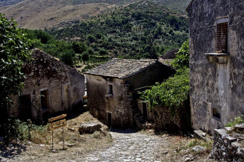 Corfù e il villaggio di Peritheia